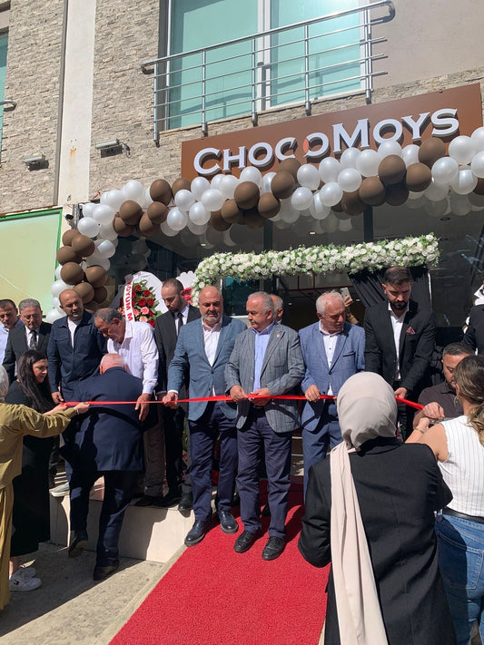 ChocoMoys imalathanesinin açılışında kurdele kesimi, Giresun Teyyaredüzü